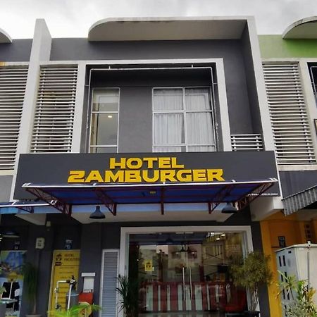 Hotel Zamburger Enstek Sepang Ngoại thất bức ảnh