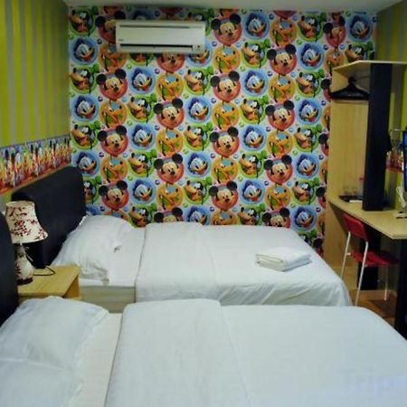 Hotel Zamburger Enstek Sepang Ngoại thất bức ảnh