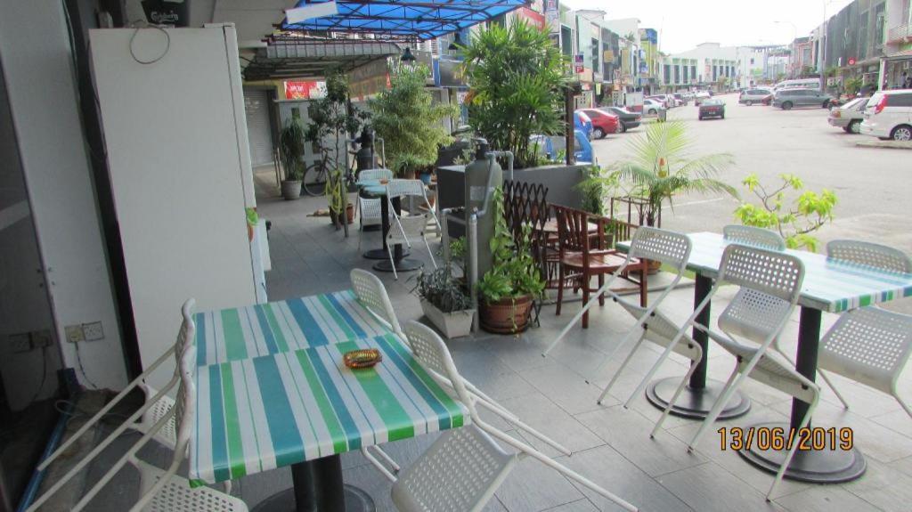 Hotel Zamburger Enstek Sepang Ngoại thất bức ảnh