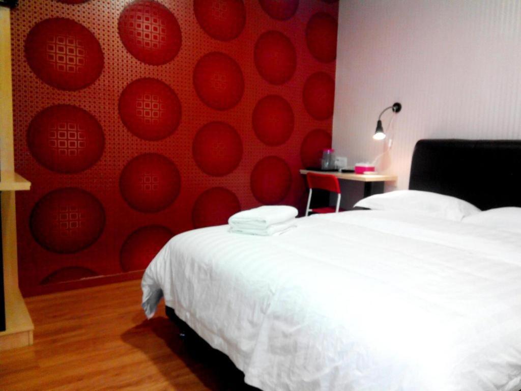 Hotel Zamburger Enstek Sepang Ngoại thất bức ảnh