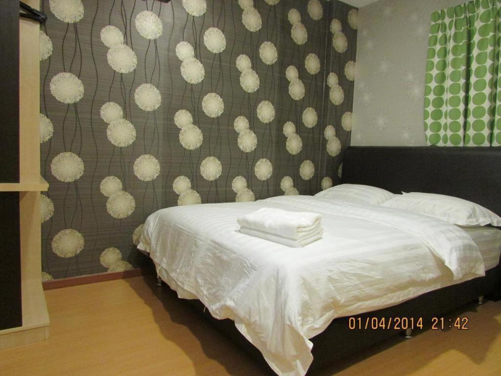 Hotel Zamburger Enstek Sepang Ngoại thất bức ảnh