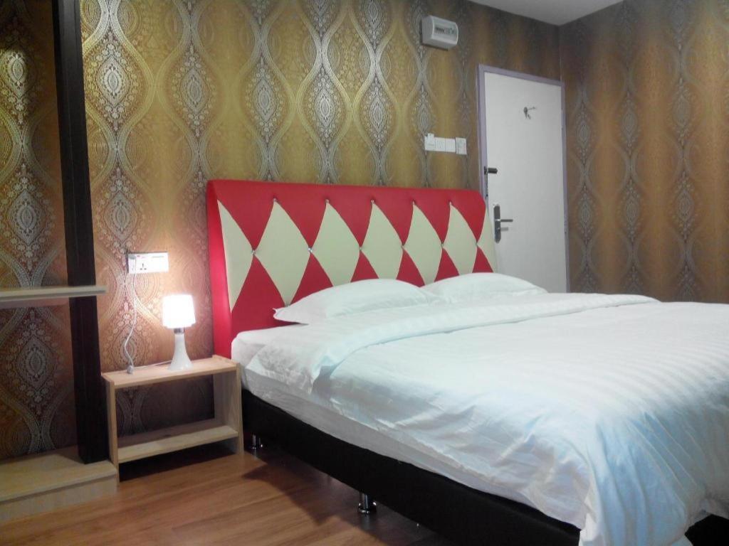 Hotel Zamburger Enstek Sepang Ngoại thất bức ảnh