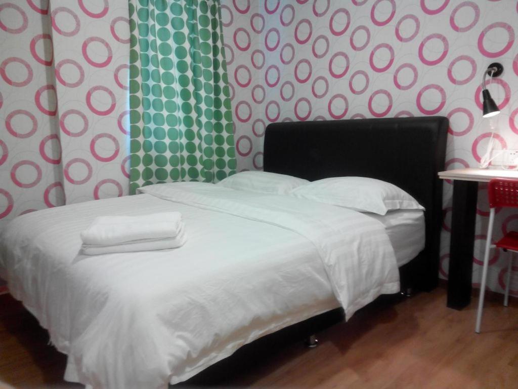 Hotel Zamburger Enstek Sepang Ngoại thất bức ảnh