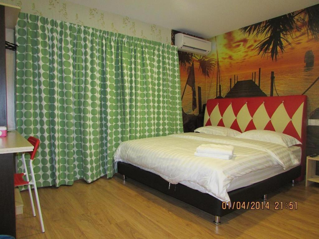 Hotel Zamburger Enstek Sepang Ngoại thất bức ảnh