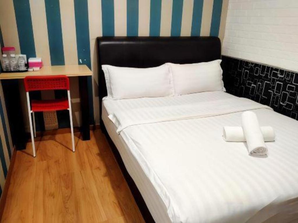 Hotel Zamburger Enstek Sepang Ngoại thất bức ảnh