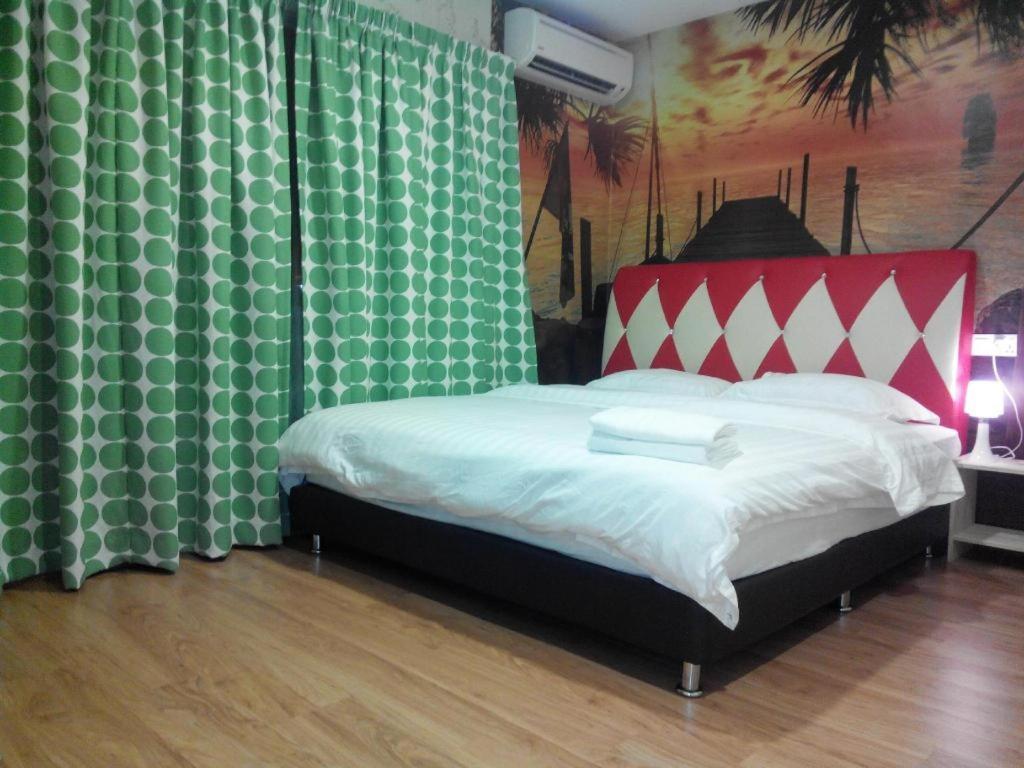 Hotel Zamburger Enstek Sepang Ngoại thất bức ảnh