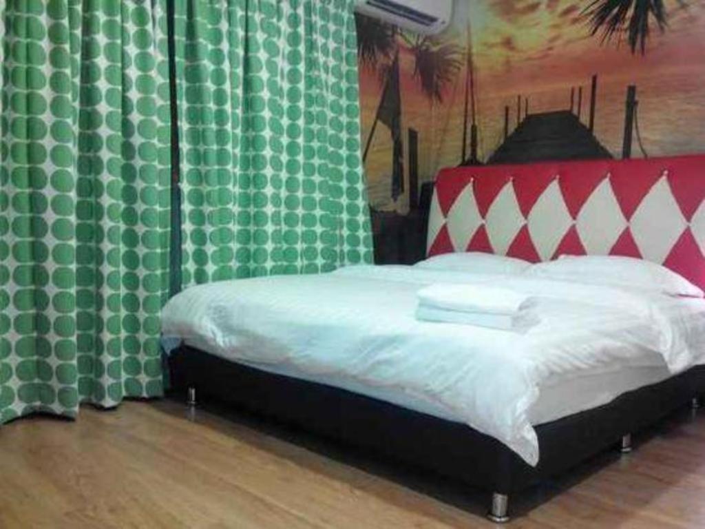 Hotel Zamburger Enstek Sepang Ngoại thất bức ảnh
