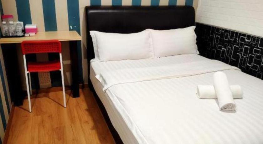 Hotel Zamburger Enstek Sepang Ngoại thất bức ảnh