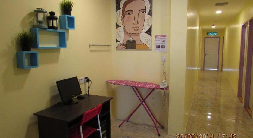 Hotel Zamburger Enstek Sepang Ngoại thất bức ảnh