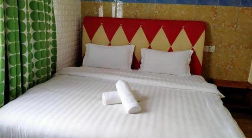 Hotel Zamburger Enstek Sepang Ngoại thất bức ảnh