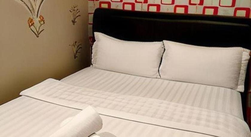 Hotel Zamburger Enstek Sepang Ngoại thất bức ảnh