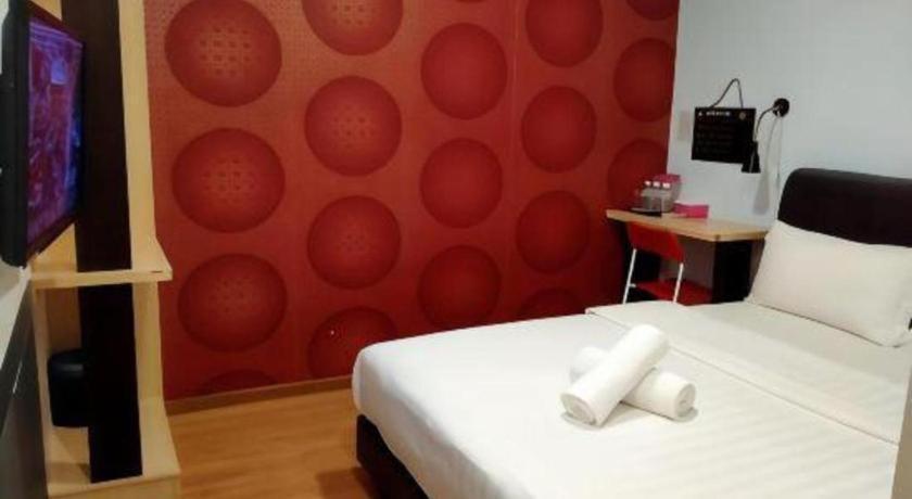 Hotel Zamburger Enstek Sepang Ngoại thất bức ảnh