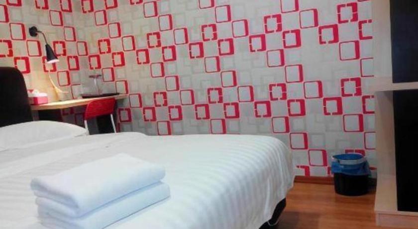 Hotel Zamburger Enstek Sepang Ngoại thất bức ảnh