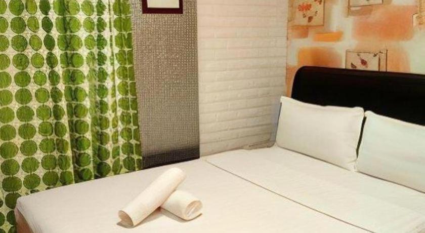 Hotel Zamburger Enstek Sepang Ngoại thất bức ảnh