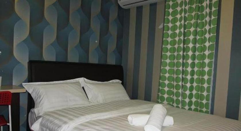 Hotel Zamburger Enstek Sepang Ngoại thất bức ảnh